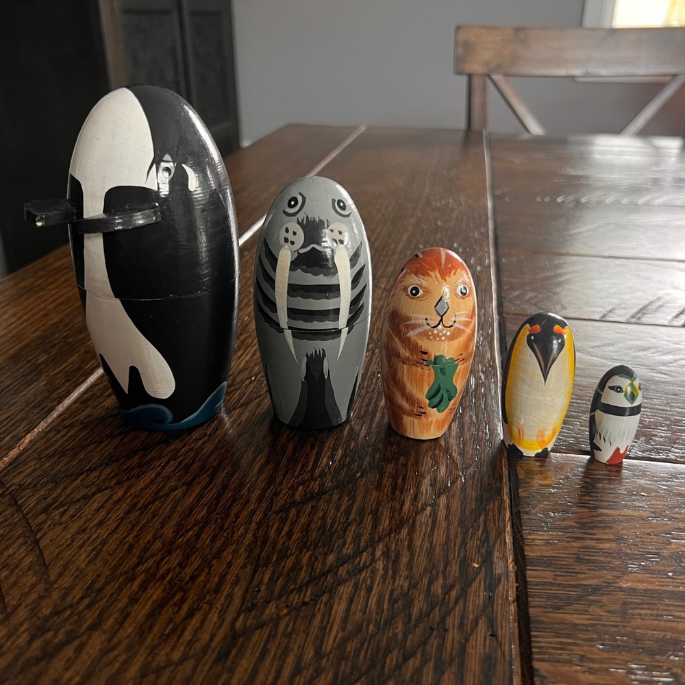 "Willy and Friends" 5-piece Wooden Nesting Doll Set Hand-painted Ocean Animals